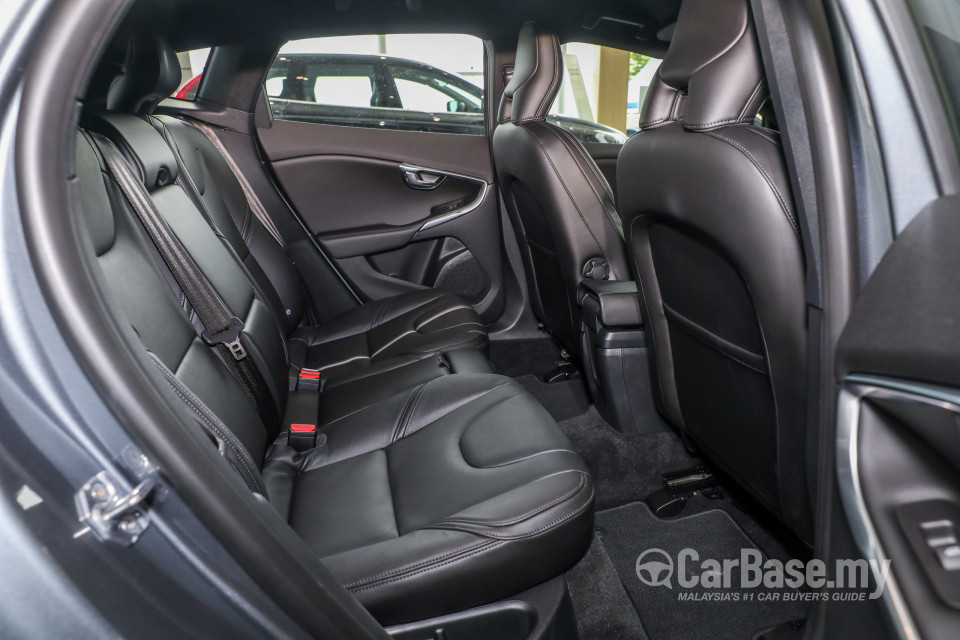Volvo V40 Mk1 Facelift (2017) Interior