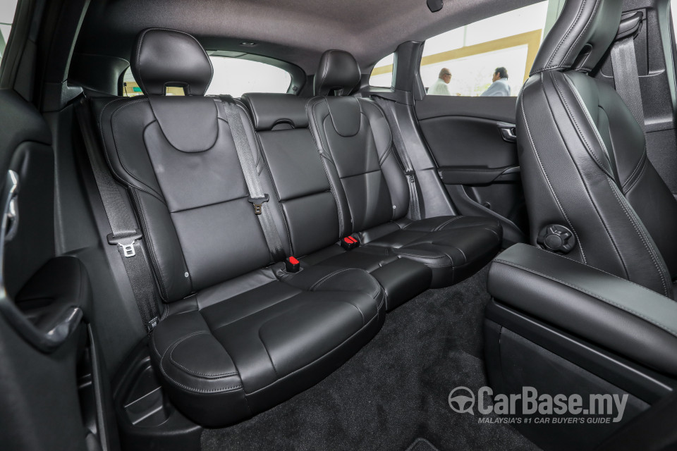 Volvo V40 Mk1 Facelift (2017) Interior