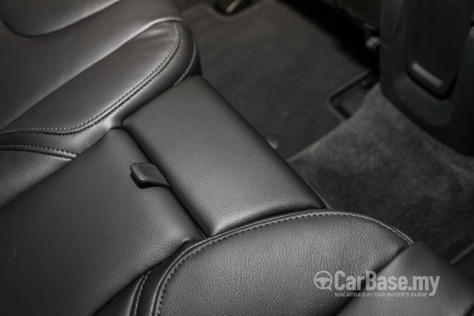 Volvo V40 Mk1 Facelift (2017) Interior