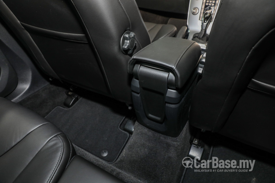 Volvo V40 Mk1 Facelift (2017) Interior