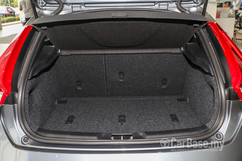 Volvo V40 Mk1 Facelift (2017) Interior