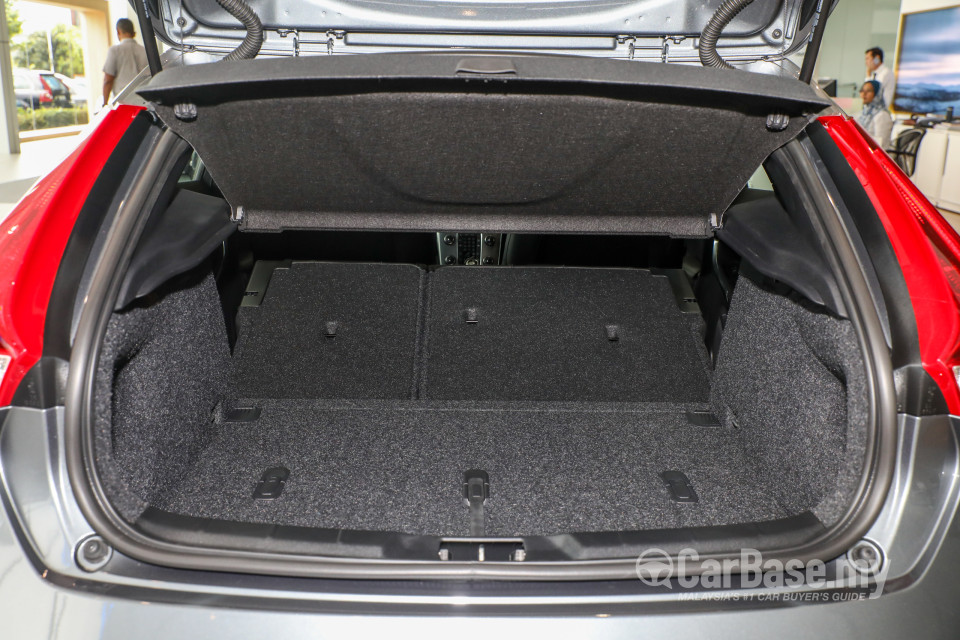 Volvo V40 Mk1 Facelift (2017) Interior