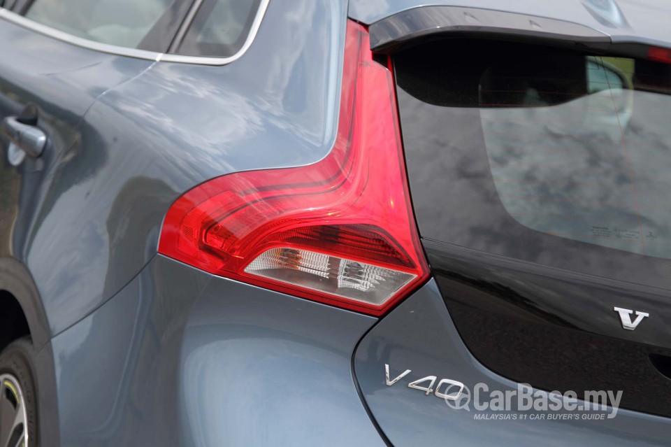 Volvo V40 Mk1 (2013) Exterior