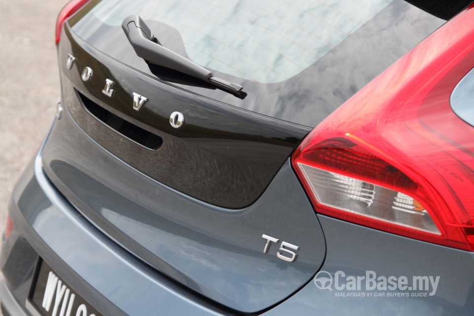 Volvo V40 Mk1 (2013) Exterior