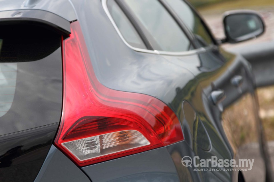 Volvo V40 Mk1 (2013) Exterior