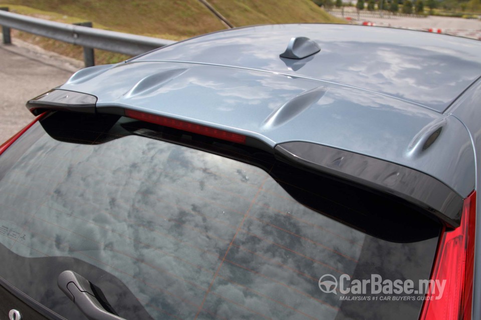 Volvo V40 Mk1 (2013) Exterior