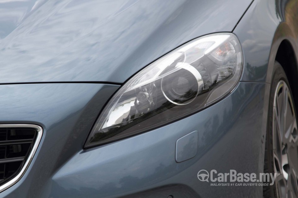 Volvo V40 Mk1 (2013) Exterior