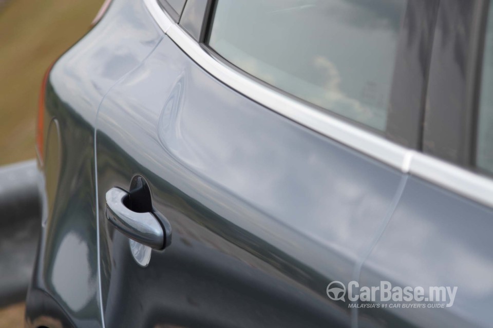 Volvo V40 Mk1 (2013) Exterior