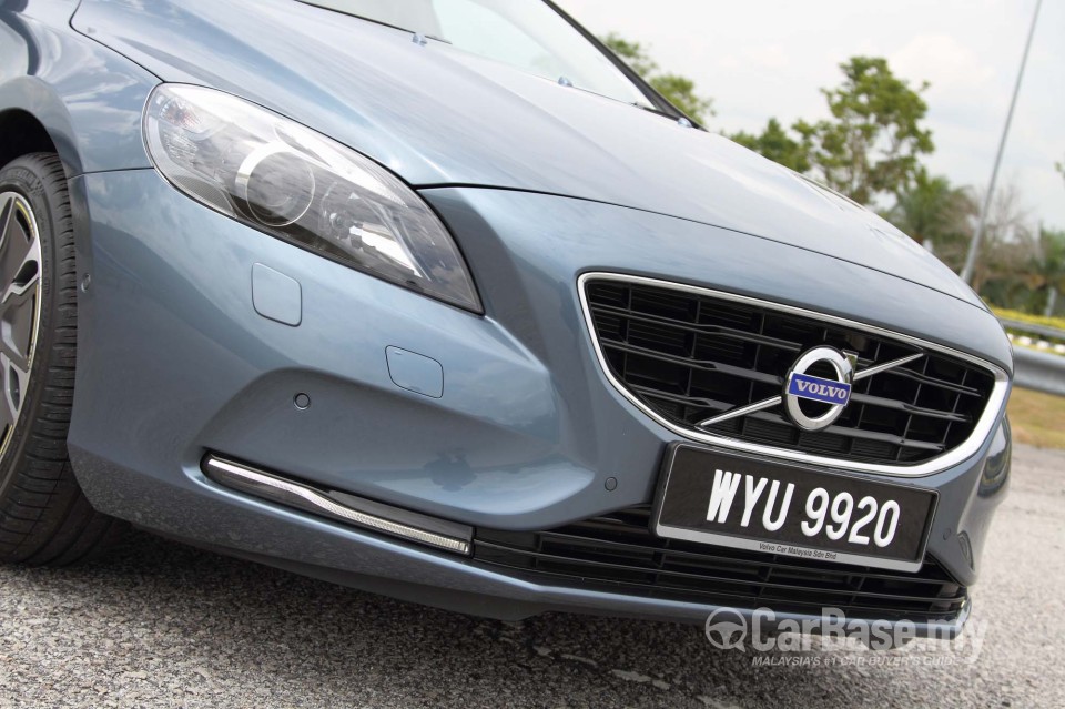 Volvo V40 Mk1 (2013) Exterior