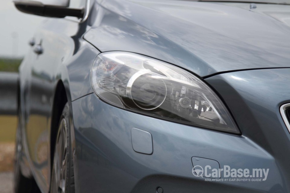 Volvo V40 Mk1 (2013) Exterior