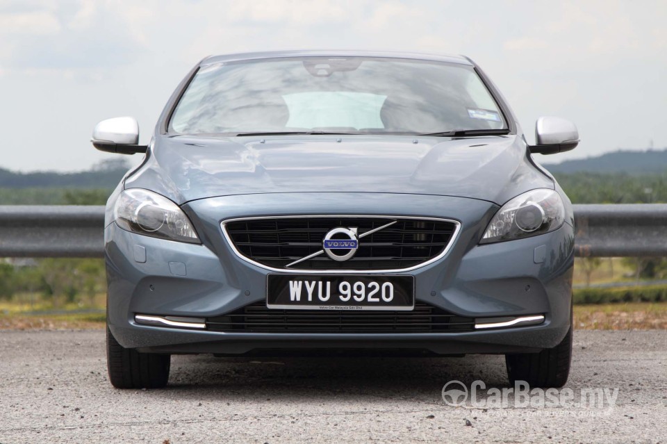 Volvo V40 Mk1 (2013) Exterior