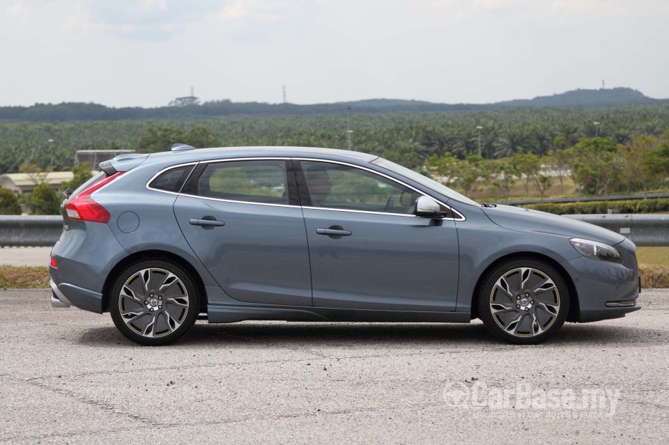 Volvo V40 Mk1 (2013) Exterior