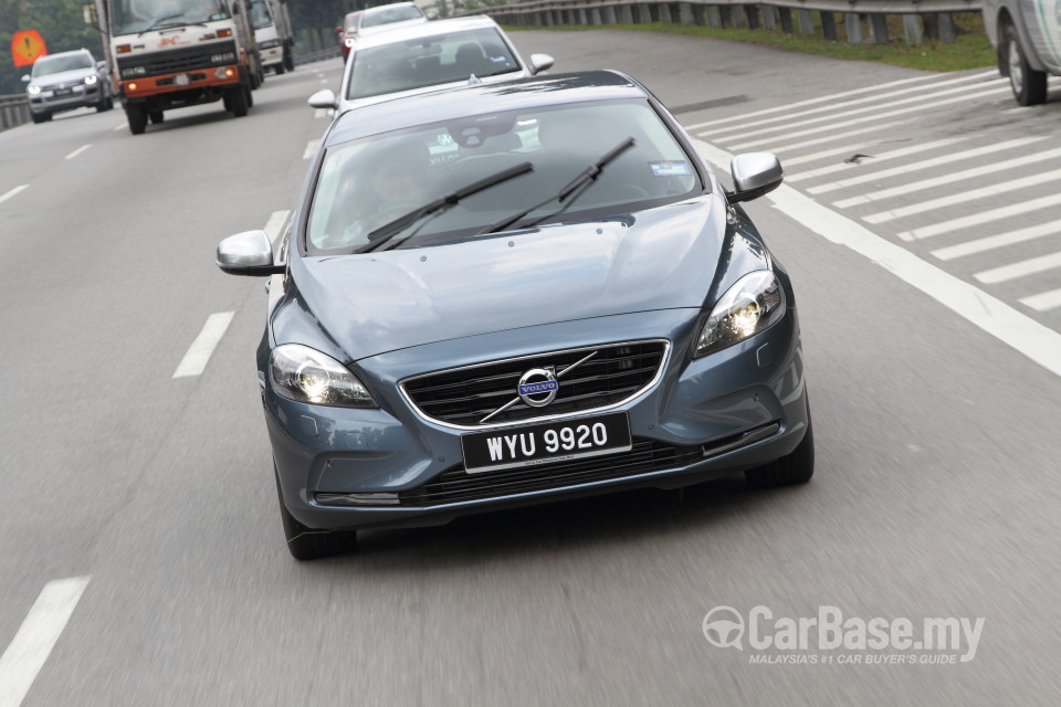 Volvo V40 Mk1 (2013) Exterior