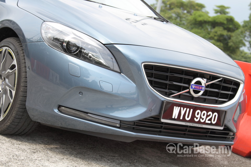 Volvo V40 Mk1 (2013) Exterior