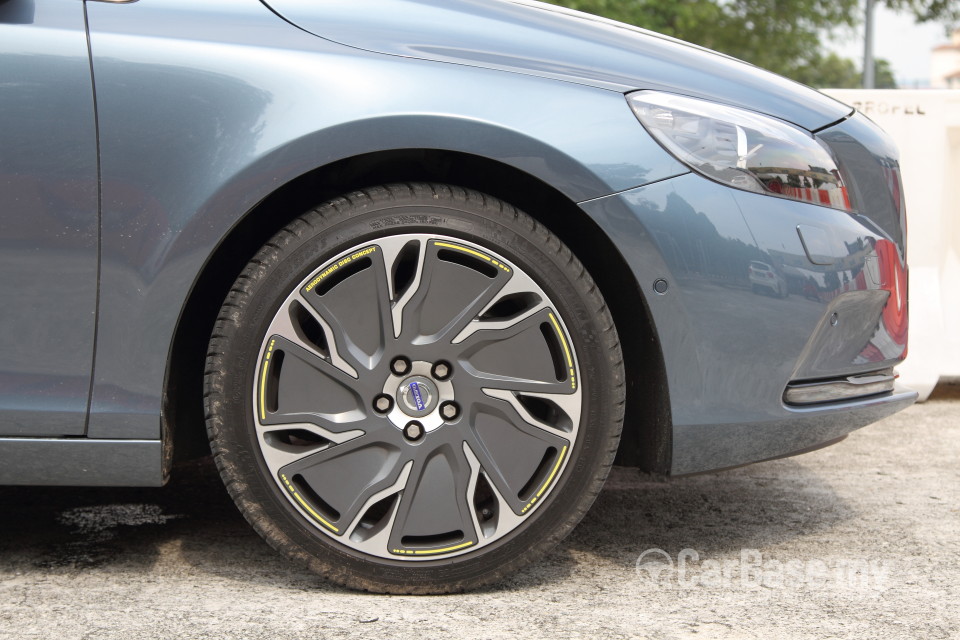 Volvo V40 Mk1 (2013) Exterior