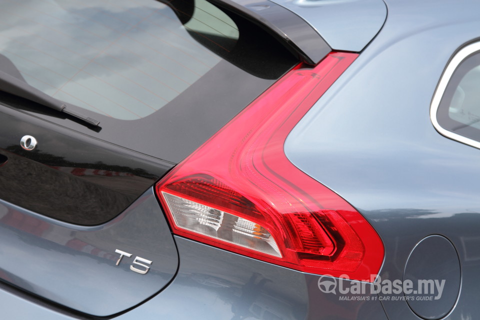 Volvo V40 Mk1 (2013) Exterior