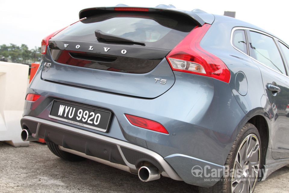 Volvo V40 Mk1 (2013) Exterior