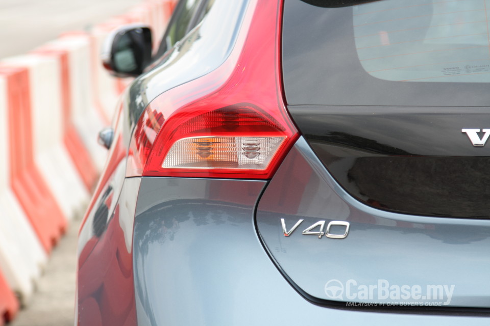 Volvo V40 Mk1 (2013) Exterior