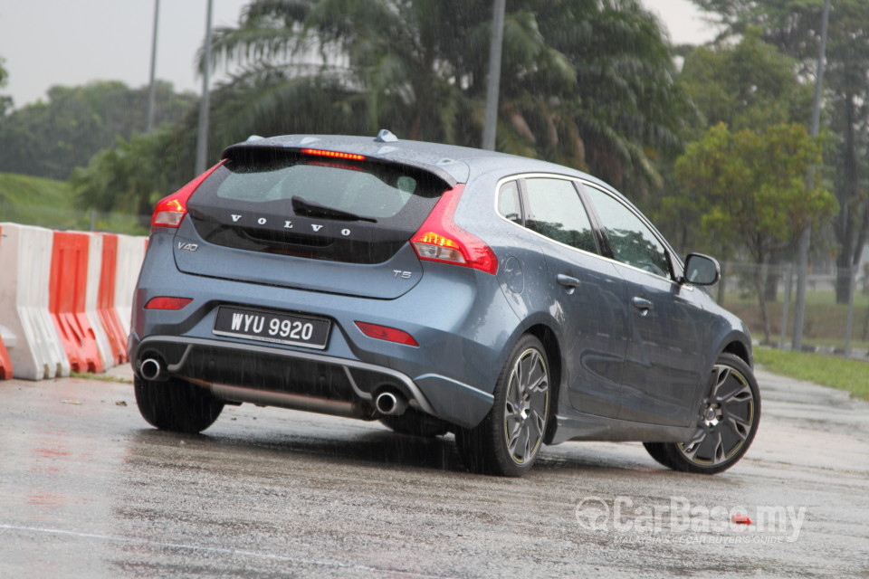 Volvo V40 Mk1 (2013) Exterior