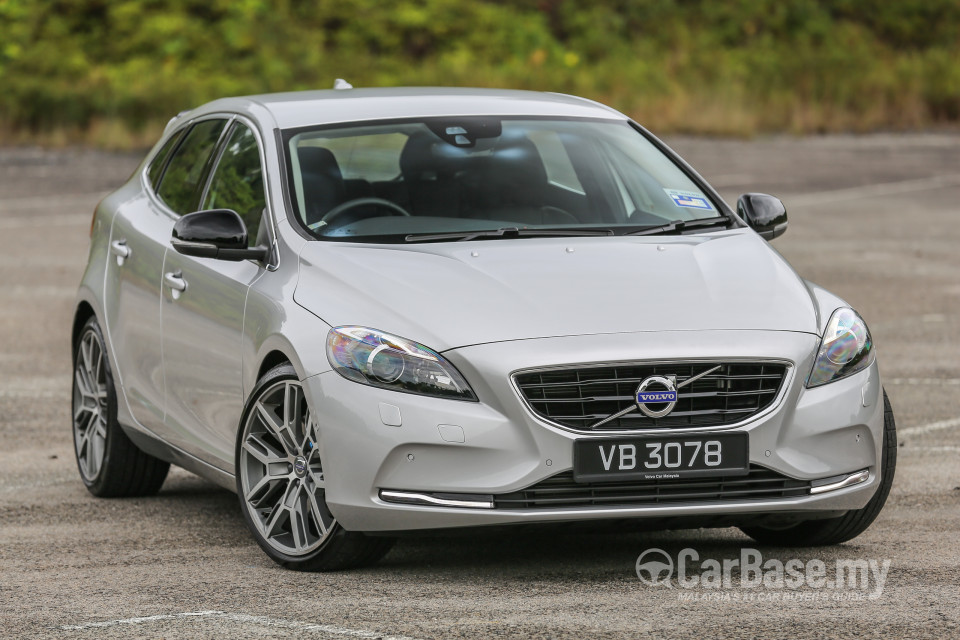 Volvo V40 Mk1 (2013) Exterior