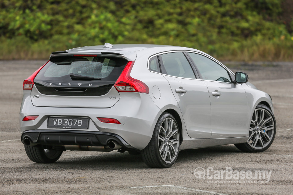Volvo V40 Mk1 (2013) Exterior