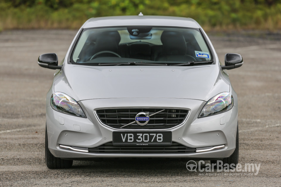 Volvo V40 Mk1 (2013) Exterior