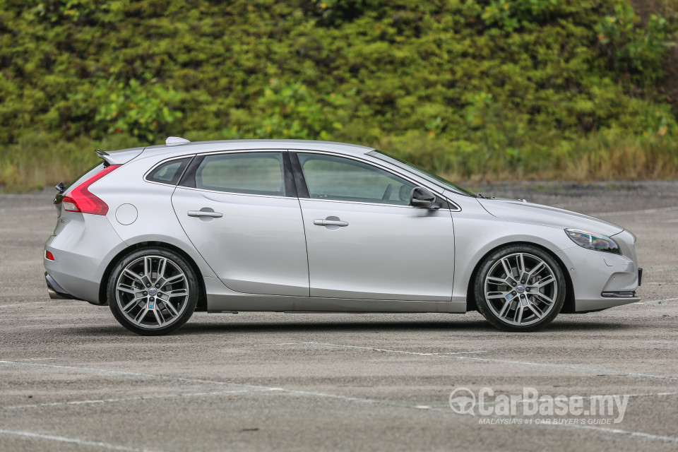Volvo V40 Mk1 (2013) Exterior
