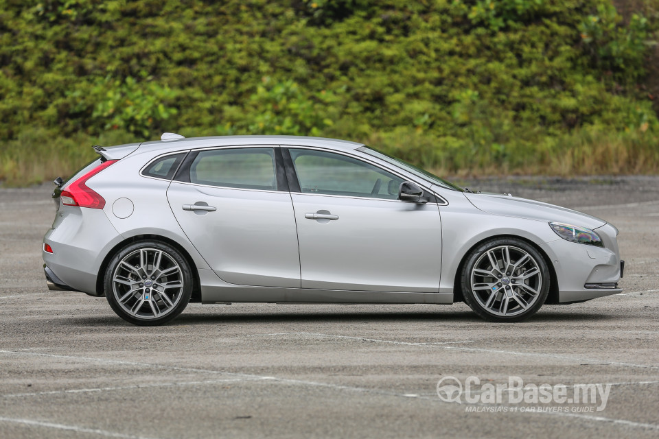 Volvo V40 Mk1 (2013) Exterior