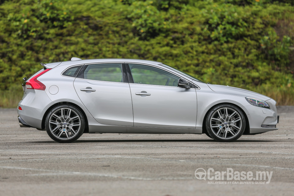 Volvo V40 Mk1 (2013) Exterior