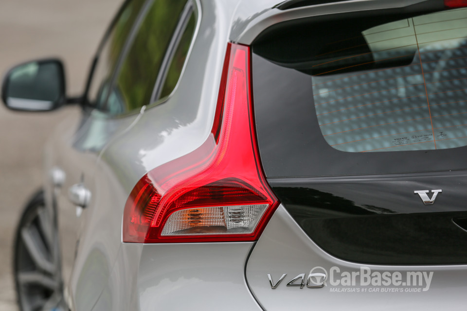 Volvo V40 Mk1 (2013) Exterior