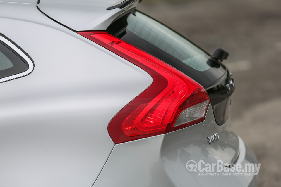 Volvo V40 Mk1 (2013) Exterior