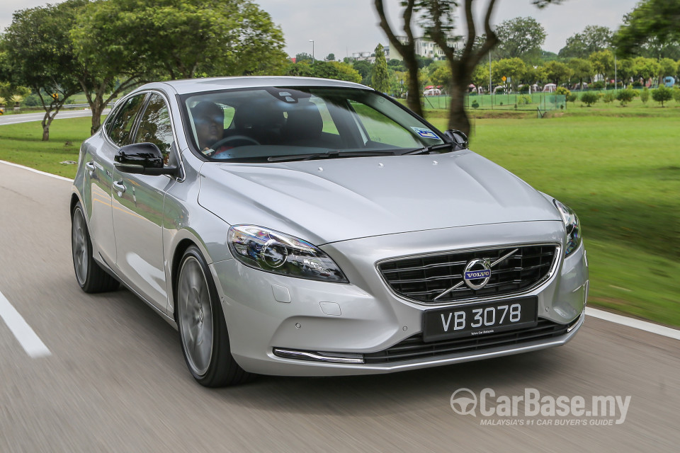 Volvo V40 Mk1 (2013) Exterior