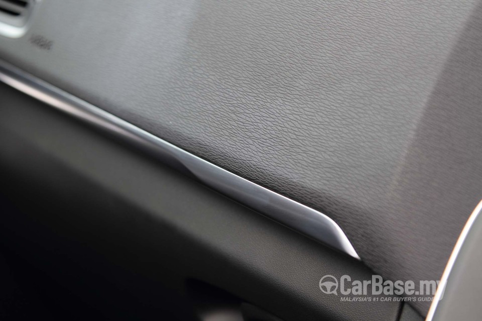 Volvo V40 Mk1 (2013) Interior