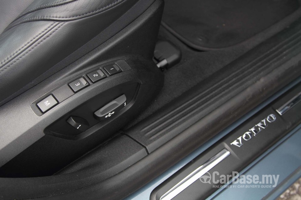 Volvo V40 Mk1 (2013) Interior