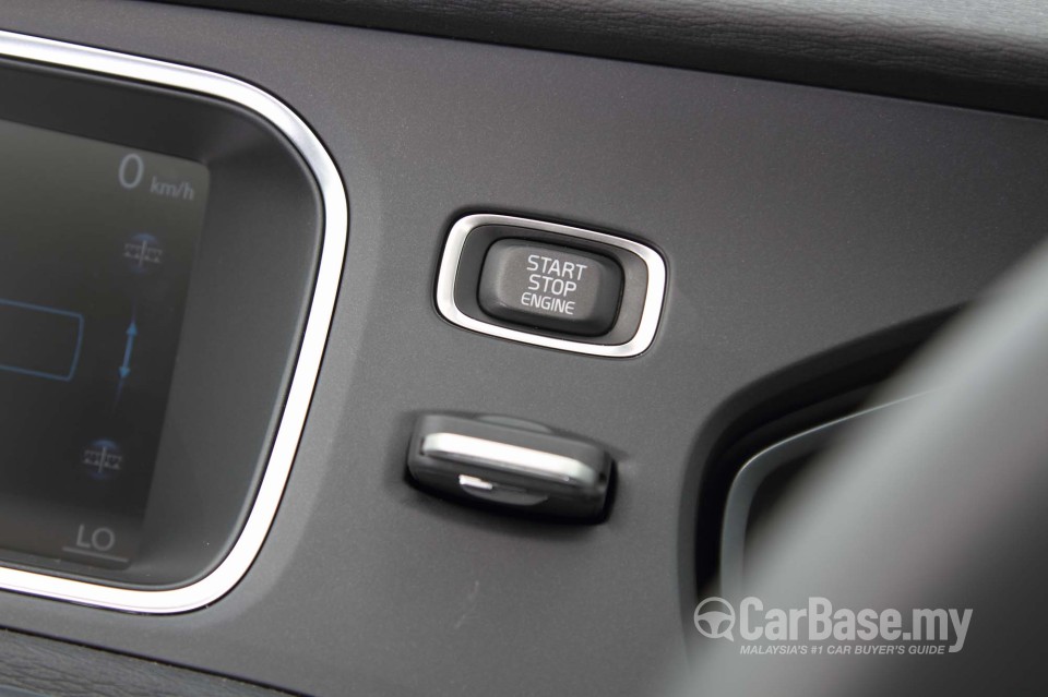Volvo V40 Mk1 (2013) Interior