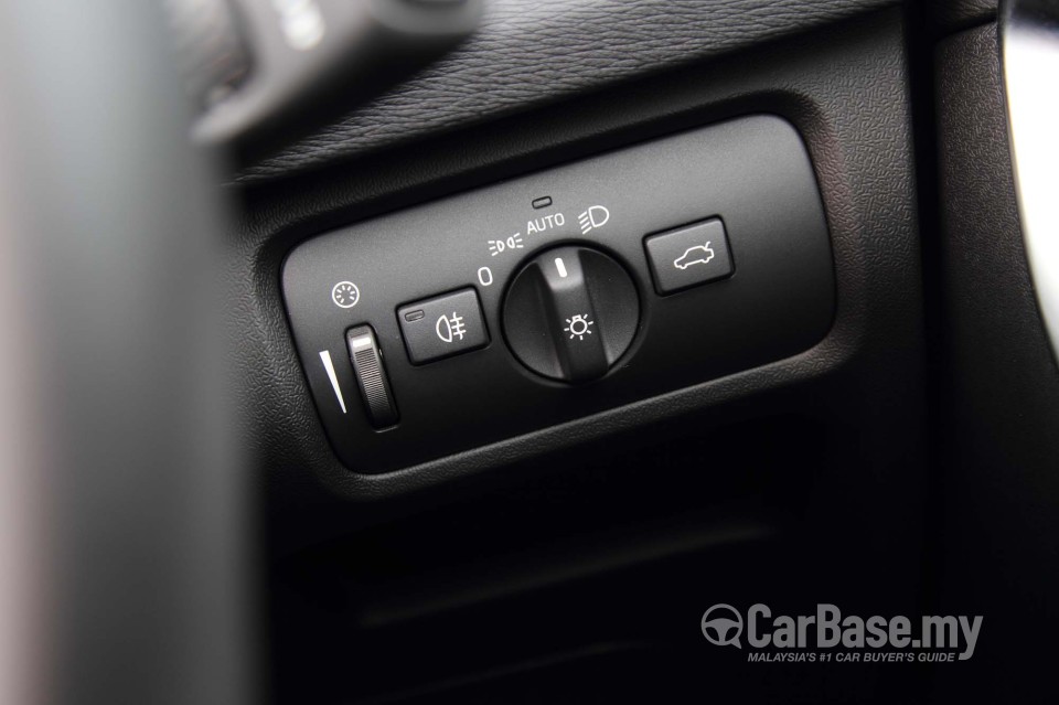 Volvo V40 Mk1 (2013) Interior