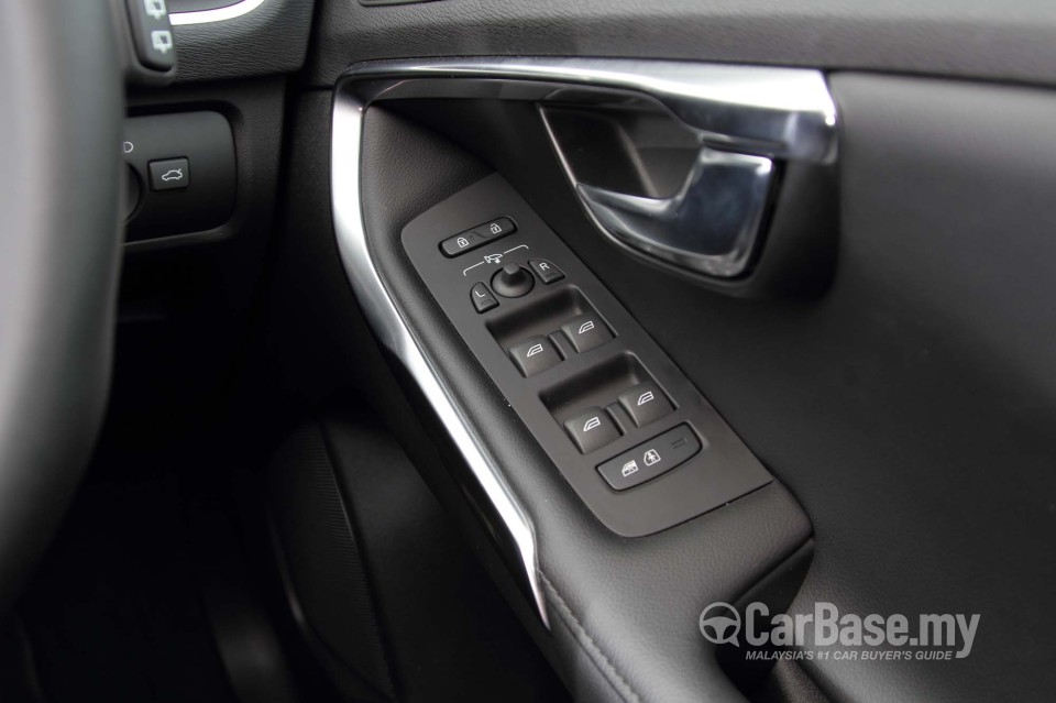 Volvo V40 Mk1 (2013) Interior