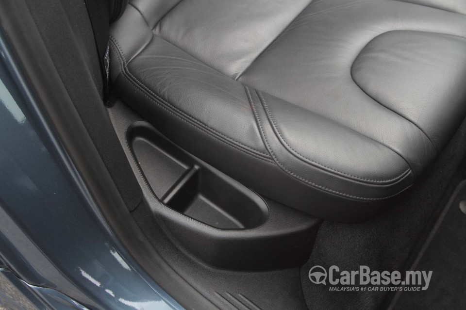 Volvo V40 Mk1 (2013) Interior