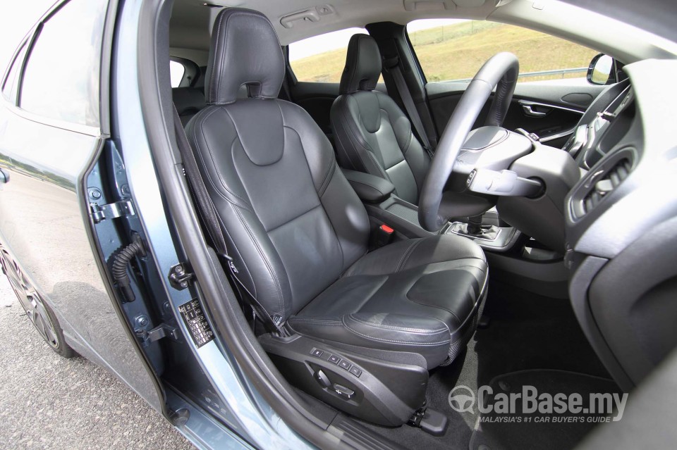 Volvo V40 Mk1 (2013) Interior