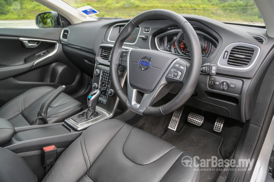 Volvo V40 Mk1 (2013) Interior