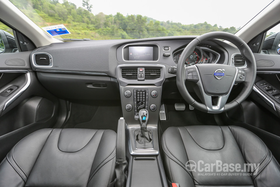 Volvo V40 Mk1 (2013) Interior
