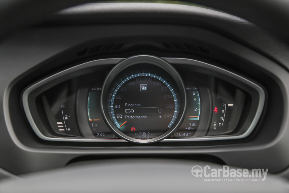 Volvo V40 Mk1 (2013) Interior