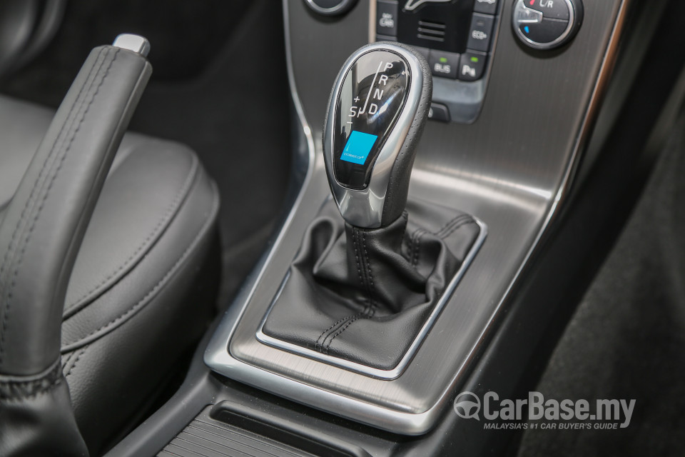Volvo V40 Mk1 (2013) Interior