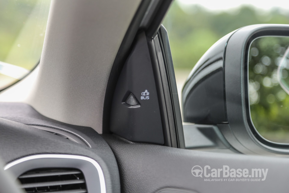 Volvo V40 Mk1 (2013) Interior