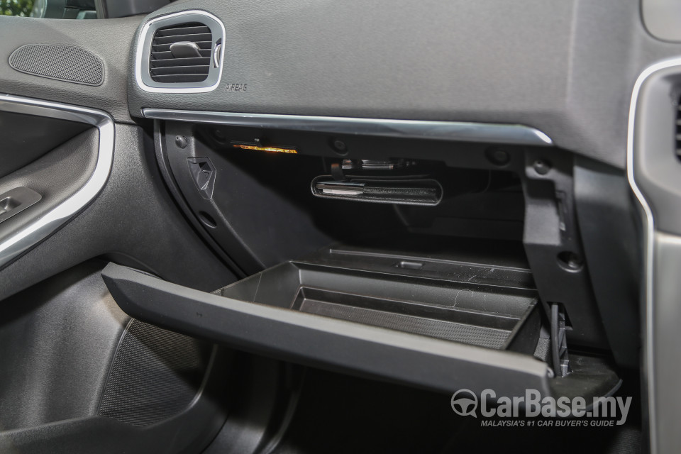Volvo V40 Mk1 (2013) Interior