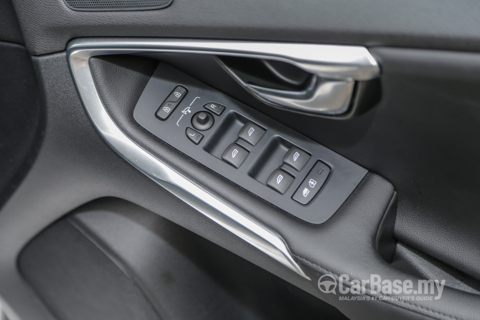 Volvo V40 Mk1 (2013) Interior