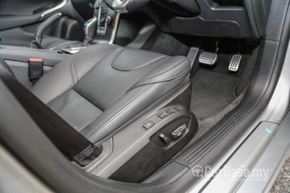 Volvo V40 Mk1 (2013) Interior