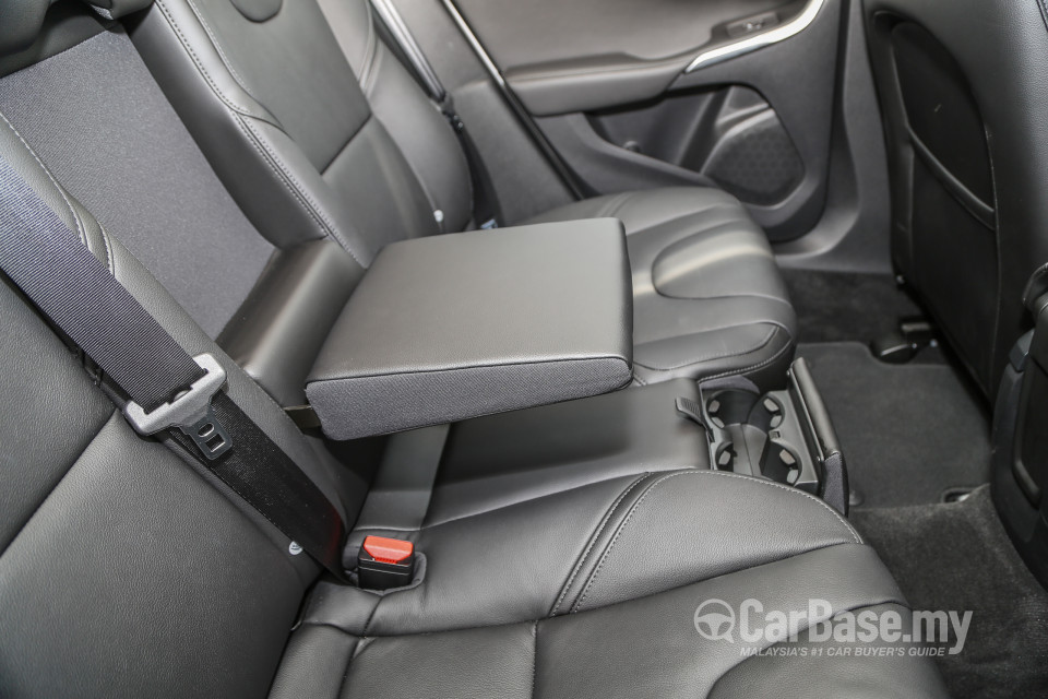 Volvo V40 Mk1 (2013) Interior