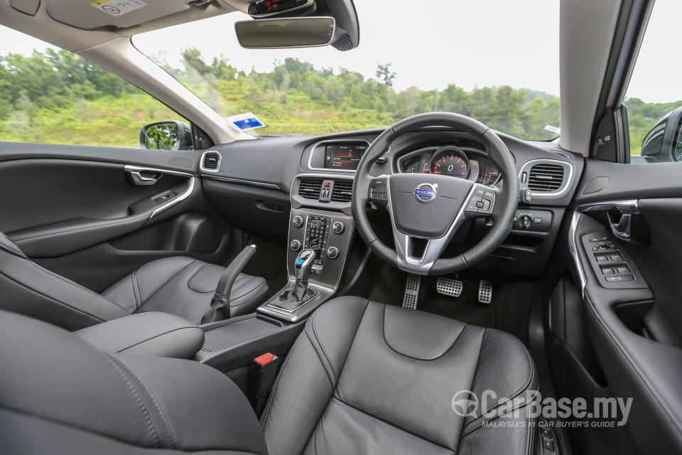 Volvo V40 Mk1 (2013) Interior