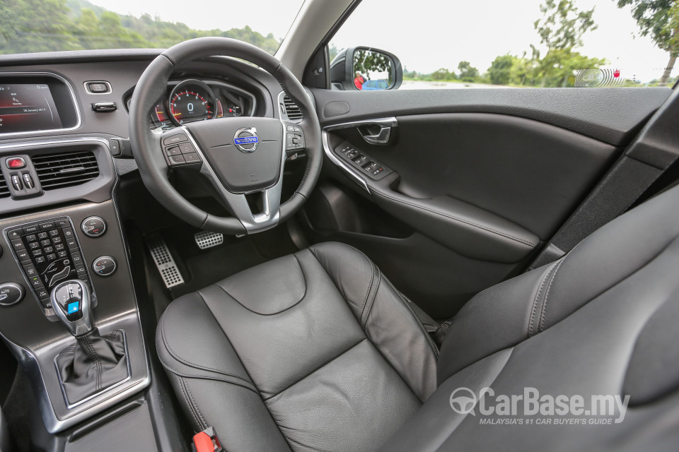 Volvo V40 Mk1 (2013) Interior